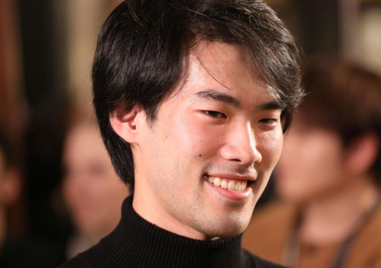 Bruce Liu là học trò của nghệ sĩ Đặng Thái Sơn. 