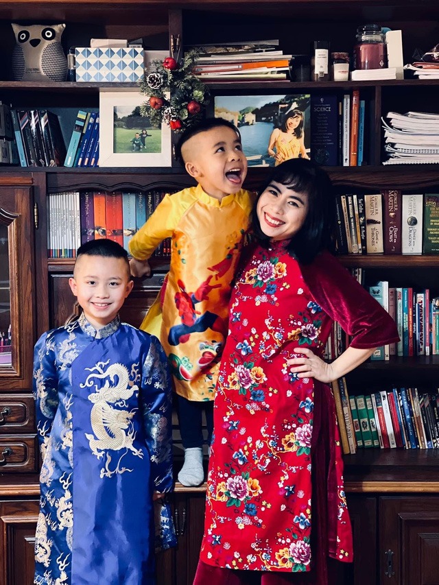 Nhạc sỹ Hoàng Thu Trang và con trai