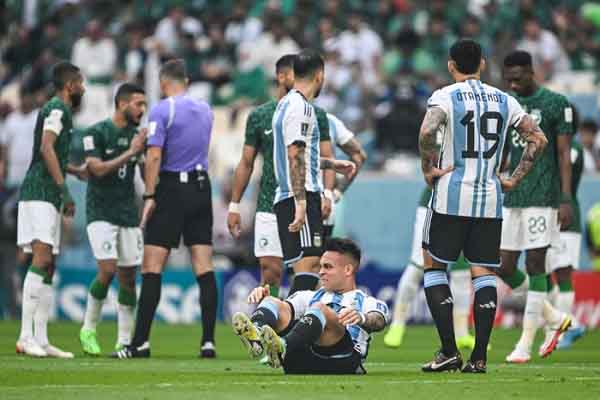 Những nguyên nhân khiến Argentina thua trong trận đấu ra quân