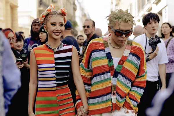 Quỳnh Anh Shyn nắm tay Nam Phùng lọt vào ‘mắt xanh’ của Vogue 