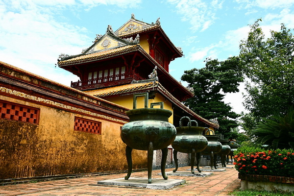 Địa lý và danh thắng Việt Nam trên Cửu đỉnh