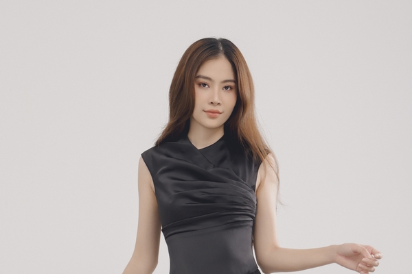 Nam Anh đẹp sang chảnh với phong cách công sở