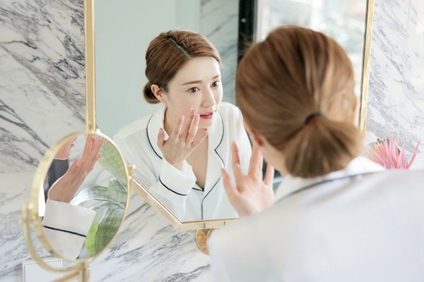 Học cách chăm da theo thời khóa biểu của gái Hàn