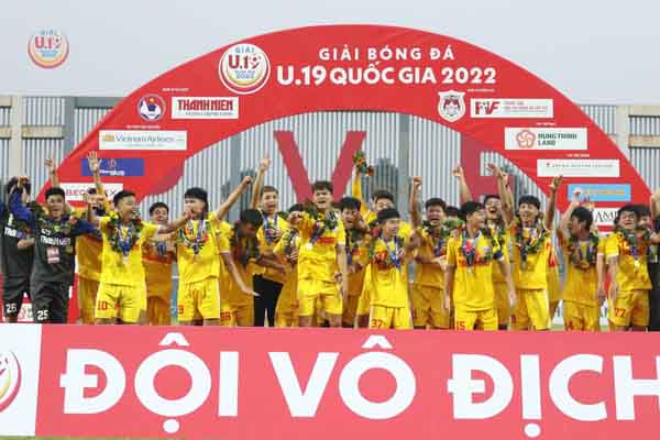VCK U.19 Quốc gia: 3 phút cuối ngược dòng không tưởng, siêu phẩm đưa Hà Nội lên ngôi