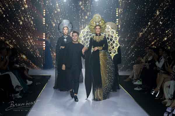 Thiên Ân đội mấn và khung nặng hơn 15kg, Hương Ly khoe trình độ catwalk điêu luyện