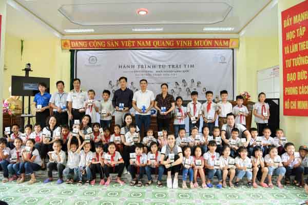 Đem sách quý đến vùng biển đảo xa xôi của vịnh Bắc bộ