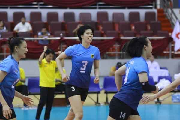 ‘Sếu vườn’ Thanh Thúy đọ tài ngoại binh cao 1m98 ở bán kết bóng chuyền quốc gia