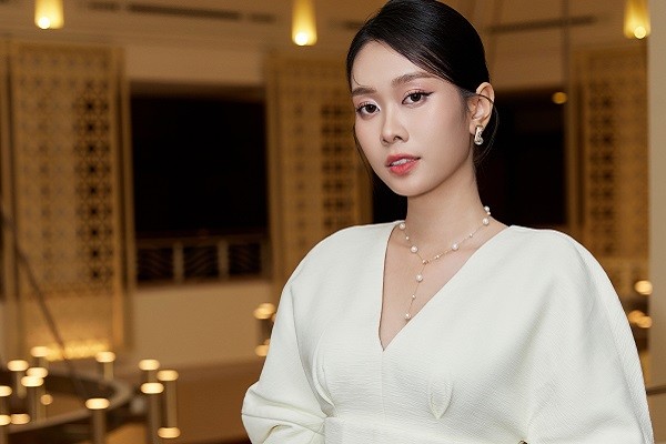 Ban Mai rạng rỡ khi làm MC