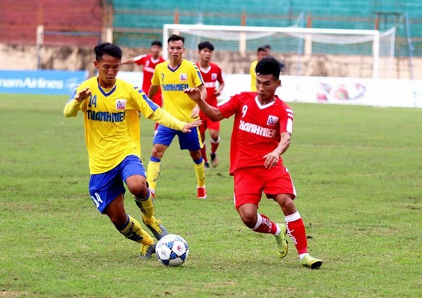 Bùng nổ 15 phút cuối, Nam Định giành 3 điểm ở trận mở màn