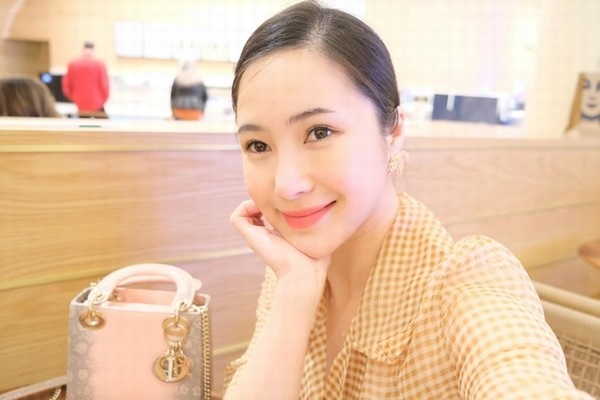 Hương Tràm nói gì về thông tin sinh con sau khi sang Mỹ?