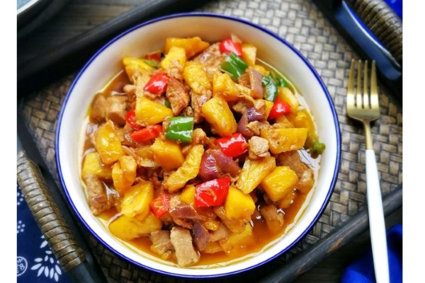 Thịt heo xào dứa mềm, thơm lạ miệng