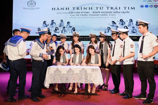 Hành trình Từ Trái Tim: Vượt hơn 2000 hải lý đem ánh sáng tri thức đến vùng biển đảo