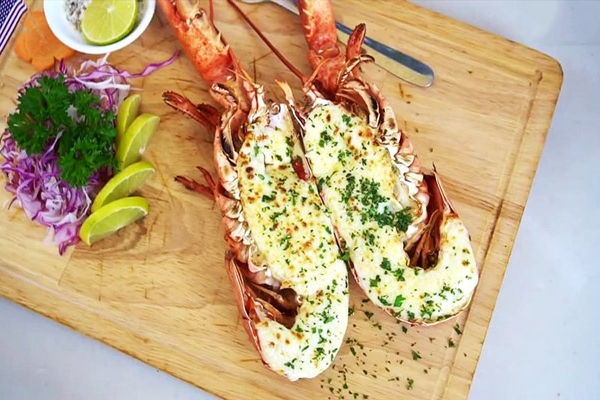 Tôm hùm nướng phô mai bơ tỏi ngon như nhà hàng 5 sao