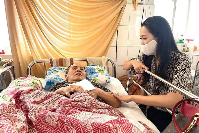 TP.HCM: Nghệ sĩ dìu nhau trong mùa dịch