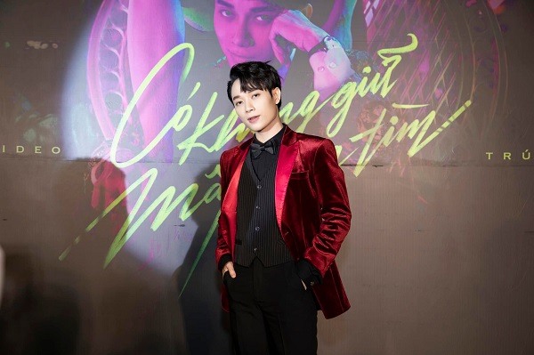 Trúc Nhân ‘đáp trả’ trước hoài nghi không thể hát live