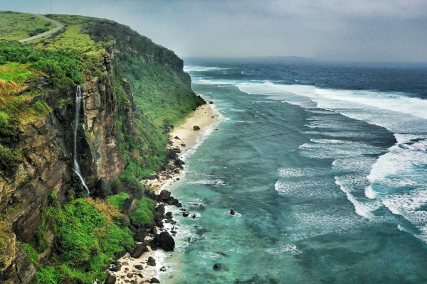 Vi vu khám phá đảo Lý Sơn, viên ngọc giữa biển xanh