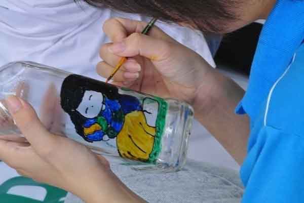 Kiếm được nhiều tiền với chai thủy tinh bỏ đi