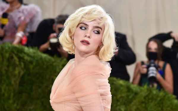 Billie Eilish bỗng dưng mất 100.000 fan vì chụp ảnh gợi cảm