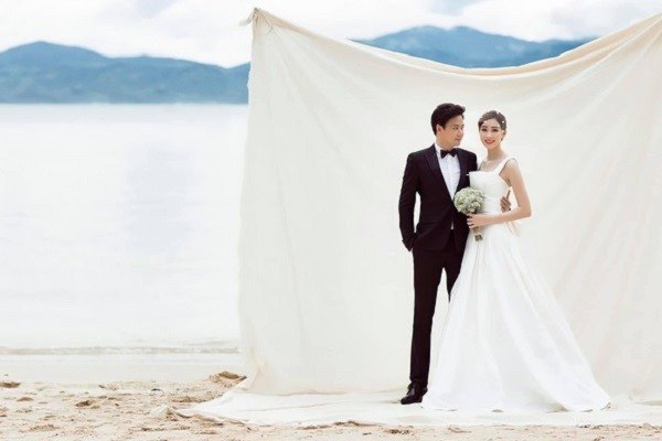 Hoa hậu Đặng Thu Thảo hé lộ ảnh cưới hiếm hoi bên ông xã doanh nhân