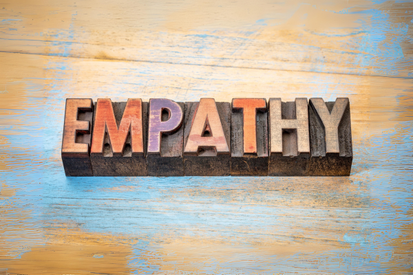 Sự đồng cảm đang ngày càng gia tăng ở người trẻ: ngọn lửa ấm áp giữa thế giới biến động