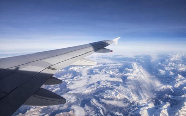 Giá vé và mức phí của các hãng hàng không tăng cao