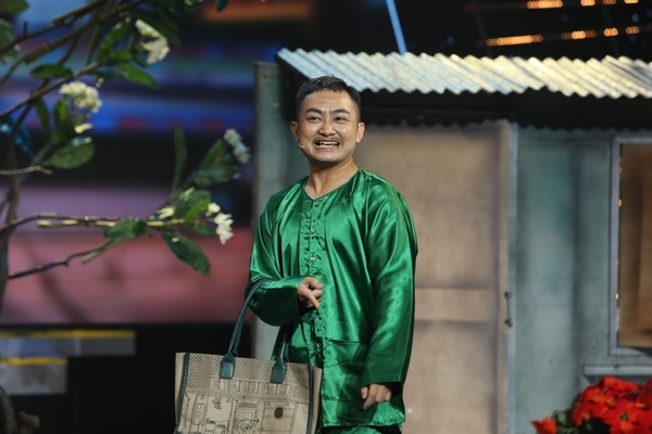 ‘Bản sao cố nghệ sĩ Anh Vũ’ khoe kỹ năng mới toanh