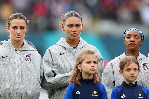 Đội tuyển nữ Mỹ bị chỉ trích vì không hát Quốc ca ở trận gặp đội Việt Nam