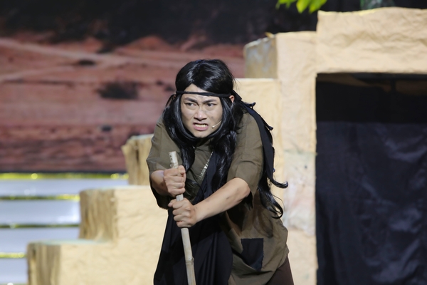 ‘Bản sao cố nghệ sĩ Anh Vũ’ đổi mới bản thân nhưng chưa bứt phá