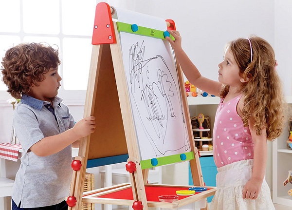 Bố mẹ có thể hiểu con hơn nhờ việc xem tranh bé vẽ