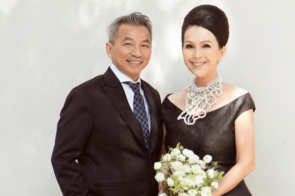 ‘Nữ hoàng ảnh lịch’ Diễm My tiết lộ hôn nhân 27 năm với chồng doanh nhân