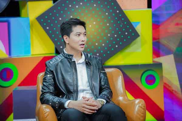 Tim từng học cùng lúc hai trường đại học trước khi rẽ sang con đường ca hát