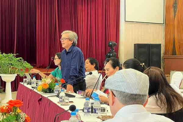 Nhà văn bàn chuyện viết gì thời đại dịch