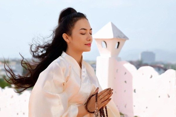 Tinna Tình: Rời khỏi showbiz là chuyện sáng suốt nhất tôi từng làm