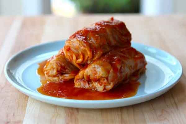 Bắp cải cuộn thịt sốt cà chua, món ngon cho ngày đầu tuần