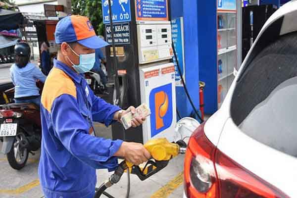Sản lượng bán lẻ tăng mạnh nhưng ‘đại gia’ xăng dầu vẫn lỗ 780 tỉ đồng