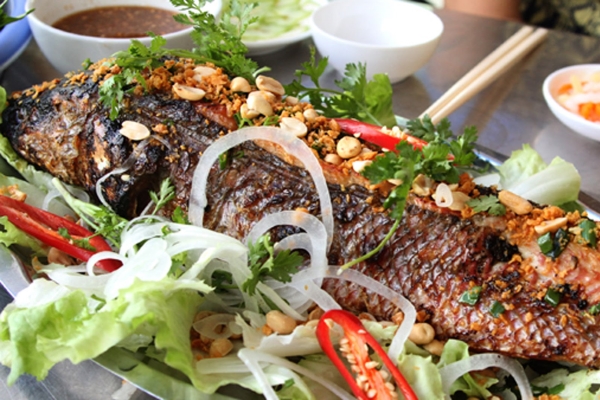 Tự làm món cá lóc nướng trui thơm ngon ngày vía Thần tài