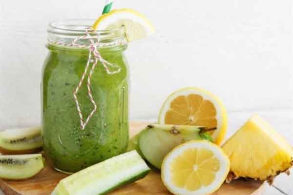 Giảm cân giải độc với sinh tố dứa và dưa chuột
