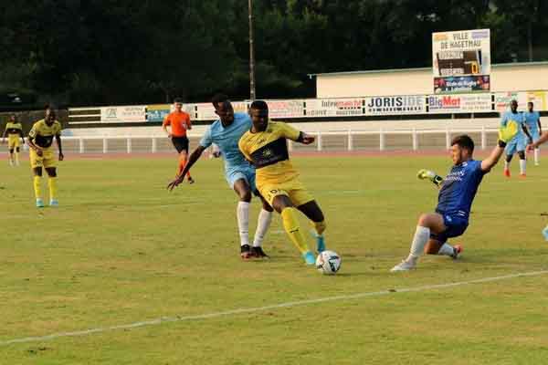 Báo chí Pháp lại viết về Quang Hải ở trận đấu Pau FC bị 3 thẻ đỏ
