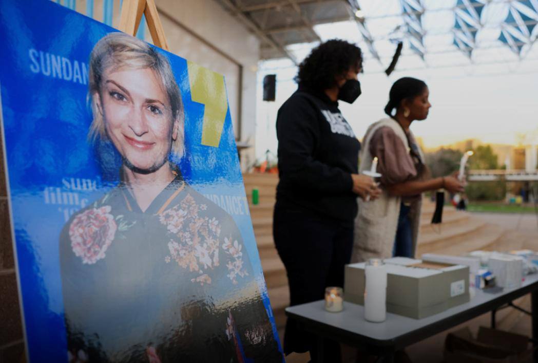 Chi tiết khoảnh khắc Alec Baldwin bóp cò súng gây ra thảm họa chết người