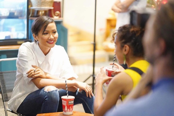 Hình ảnh Việt Nam và H’hen Niê xuất hiện trong chuỗi dự án giáo dục toàn cầu