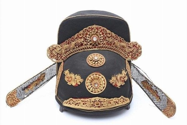 Người Việt đấu thắng mũ quan văn triều Nguyễn và khả năng sẽ hiến tặng cho Huế