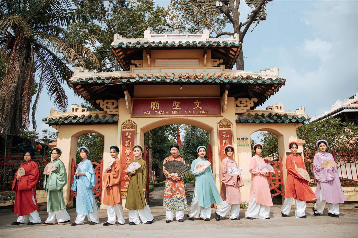 Việt phục: Nét đẹp truyền thống trong thế giới hiện đại