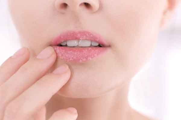 6 nguyên nhân gây khô môi mà bạn không nghĩ đến