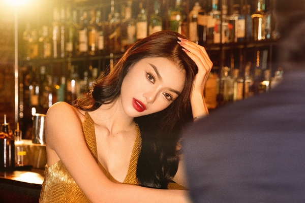 Lona chinh phục tone Lady Gaga khi cover hit huyền thoại