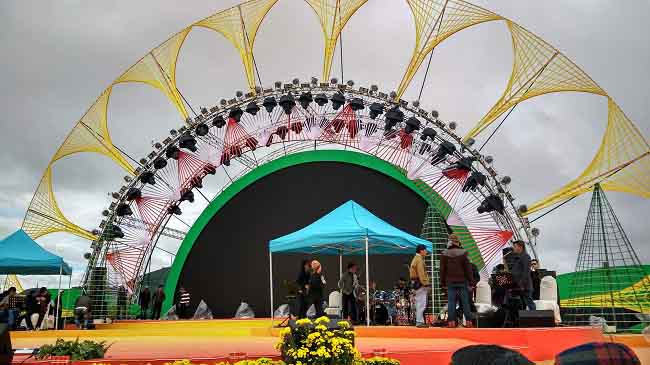 Hương Lan hẹn khán giả cùng chụp hình sau show Duyên Dáng Việt Nam 29