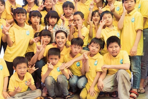 Hoa hậu Khánh Vân, Kim Duyên và Thúy Vân mang Tết đến người dân Bảo Lộc – Đà Lạt