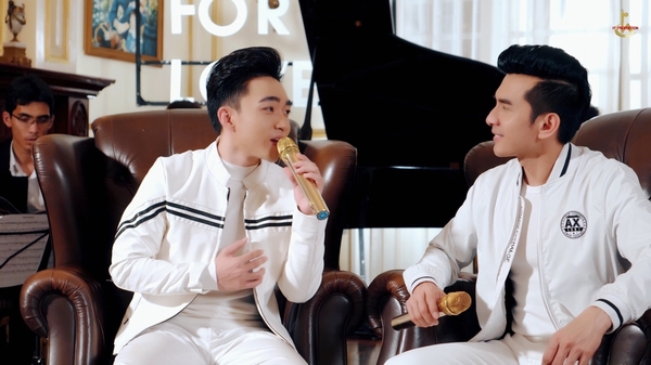 Đan Trường – Trung Quang bảnh bao với sắc trắng, hòa giọng đầy ngọt ngào