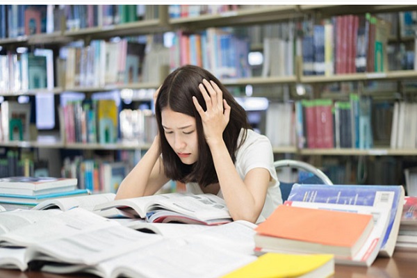 Đại học và câu chuyện của những cô cậu sinh viên mê đi làm hơn đi học