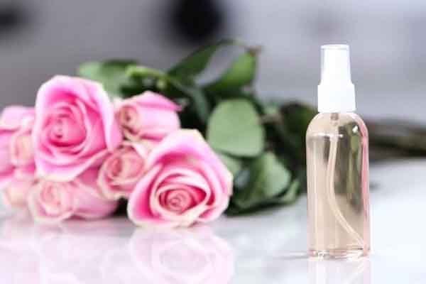 Tự làm xịt khoáng bảo vệ da trong những ngày nắng nóng 40 độ C