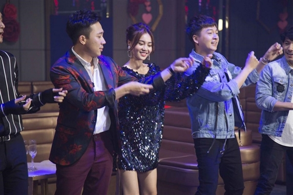 Thời trang của Ninh Dương Lan Ngọc trong “Chạy đi chờ chi”